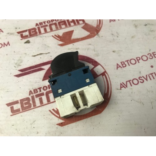 Кнопка стеклоподъемника правая Fiat Doblo 2006- 735417034